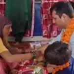 Datia IAS: Collector Swapnil Wankhade celebrated Raksha Bandhan in a settlement; he touched the sisters' feet to seek their blessings—a video that won hearts.