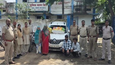 Drug Smuggling: Filmy-style cannabis smuggling in Chhattisgarh... A bike acting as a scout... 26.8 kg of cannabis seized from a car.