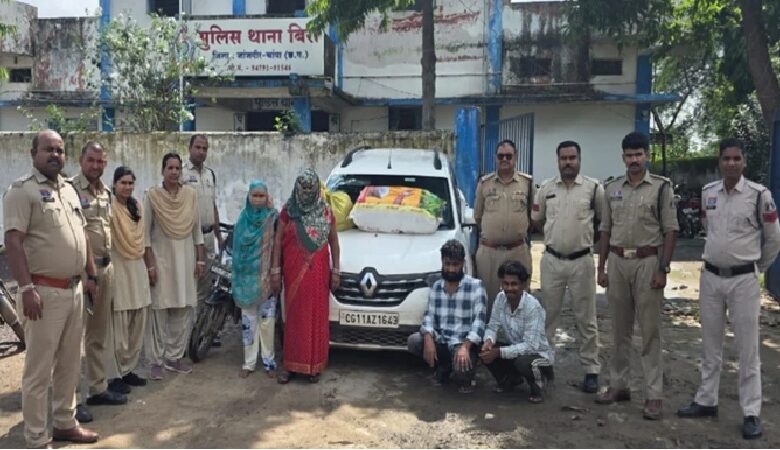 Drug Smuggling: Filmy-style cannabis smuggling in Chhattisgarh... A bike acting as a scout... 26.8 kg of cannabis seized from a car.