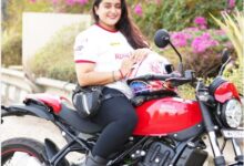 Dhamtari Road Accident: Motorcyclist Riddhi Thakkar killed... hit by a trailer... accident occurred at Markatola Ghat.