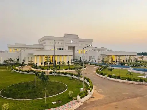 Hareli Tihaar: For the first time, the CM House in Naya Raipur will be decked out in a rural theme for the Hareli festival... Ministers and MLAs will ride *Gedi* (traditional bamboo stilts).