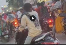 Drunk Driving: Drunken youth goes on a rampage on the streets of Korba... rams his Activa into multiple vehicles... apprehended by police at the railway crossing.