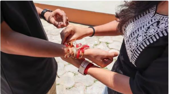 Raksha Bandhan 2026: Can you tie the Rakhi after 9:48 AM? Know the astrologers' views on Bhadra and Panchak.