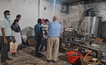Dhamtari News: Major revelation at pesticide factory; expired chemicals and banned packaging materials found; unit sealed.