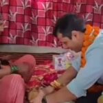 Datia IAS: Collector Swapnil Wankhade celebrated Raksha Bandhan in a settlement; he touched the sisters' feet to seek their blessings—a video that won hearts.