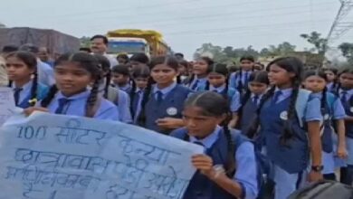 Girls' Hostel: Korba-GPM hostel dispute...! Female students level serious allegations against the warden... staged a protest by blocking the highway... inquiry ordered.