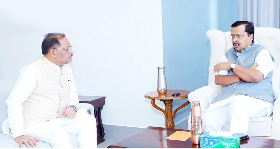 CM Vishnu Deo Sai: Chief Minister Vishnu Deo Sai met Nitin Nabin in Delhi... Discussions held on coordination between the government and the organization, as well as on development works.