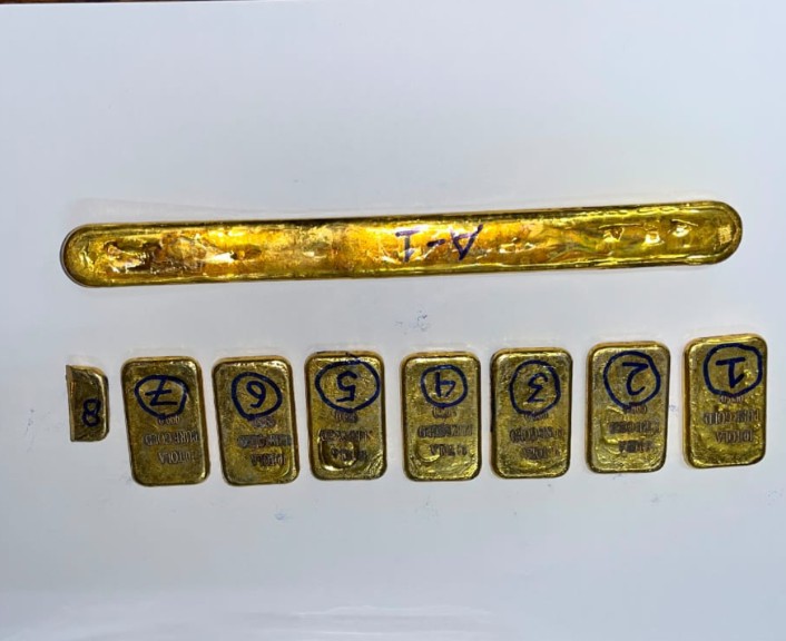 Gold Smuggling: 1.24 kg of foreign gold on the Duronto Express...! Two people caught with gold worth ₹1.96 crore.