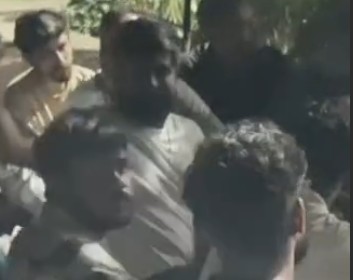 Korba News: Uproar over a social media comment regarding 'Gau Mata' (Mother Cow); clash between Youth Congress and the 'Gau Seva Rakshak' team; sit-in protest outside the police station; FIRs registered against both sides.