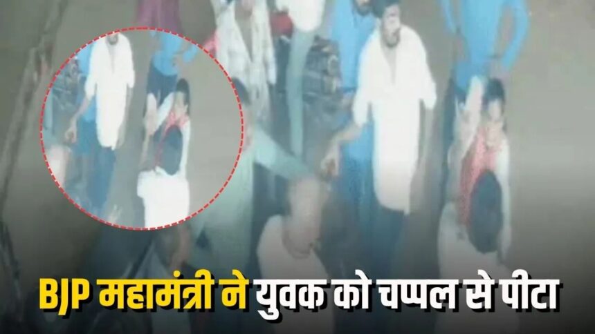 Ratanpur BJP Dispute Viral Video: Two factions linked to the BJP clashed at the gate of the Mahamaya Temple! A woman beat a young man with a slipper; the video has gone viral, and cases have been registered against both parties.