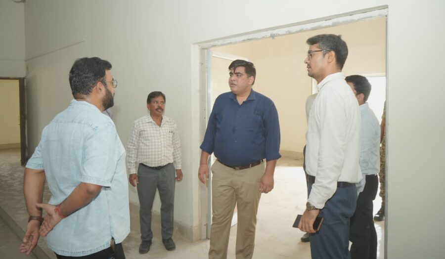 EVPG College, Korba: Collector Kunal Dudawat inspected the Korba PG College auditorium and issued strict instructions to complete the unfinished work promptly.