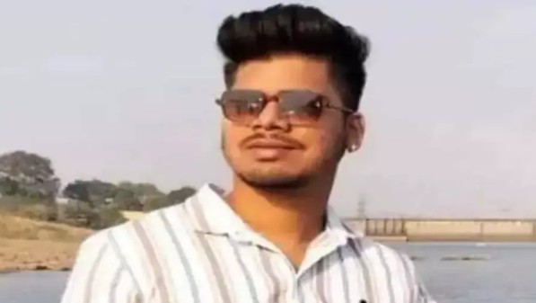 Bilaspur Suicide News: Transporter from Korba ends life by hanging himself in a lodge; suicide note also found.