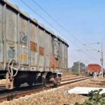 Janjgir-Naila Railway Station: Goods train suddenly splits into two parts while moving on the platform; panic ensues.