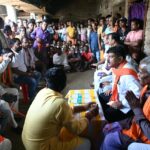 Kawardha News: Deputy CM Vijay Sharma met the families of the victims of the Maharashtra road accident, paid tribute to the deceased, and inquired about the treatment of the injured.