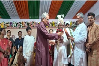 CG Congress: Minister Guru Khushwant Saheb's elder brother, Dhaldas, joins Congress; Bhupesh Baghel welcomes him.