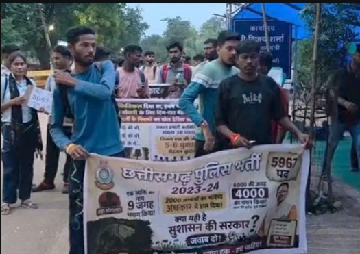 Police Recruitment Protest: Police take action against candidates protesting for 12 days; sit-in outside Deputy CM's office cleared; demand raised for a waiting list for 1,600 posts.